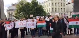 A kormány álcivileket vet be politikai háborújában