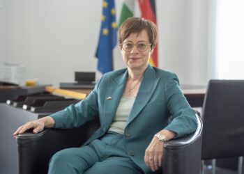 “A szabad média minden demokrácia egyik központi oszlopa.”