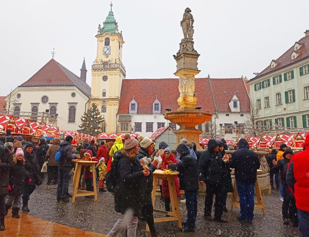 Először a Fő téren (Hlavné námestie) álló vásárban barangoltunk (Fotó: Kondor Boglárka)