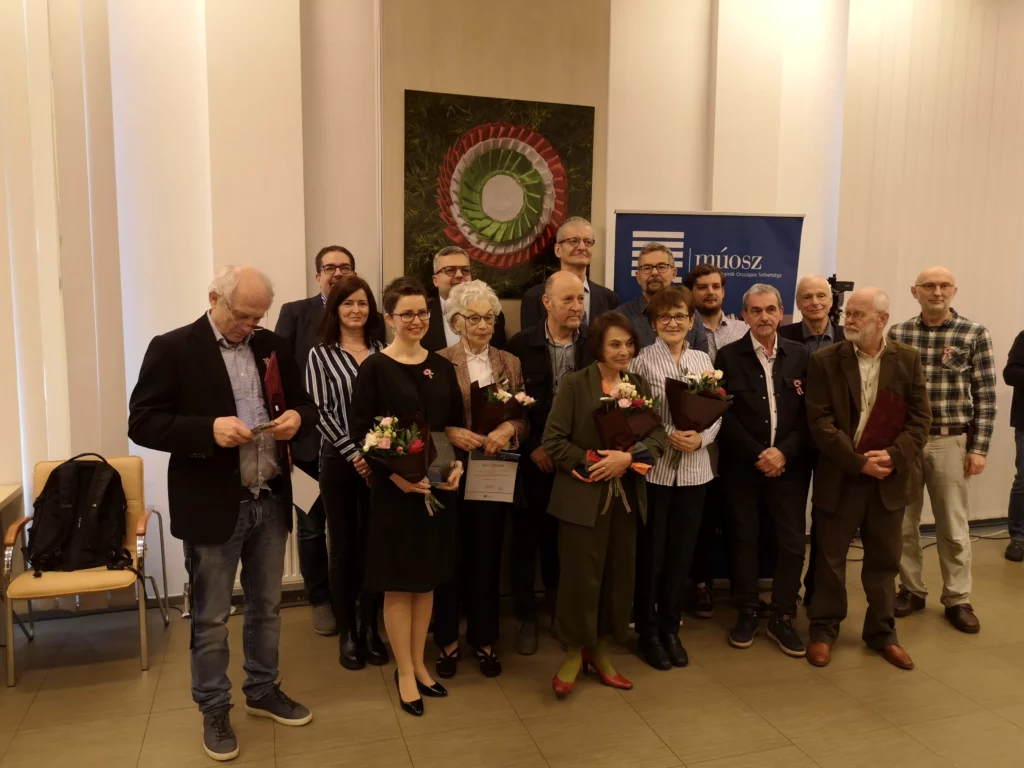 Csoportkép a díjazottakról