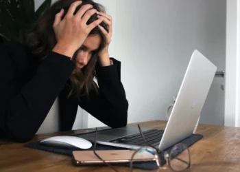 Felmérés az újságírók online zaklatásáról