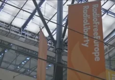 A Szabad Európa perel a megmaradásért, az EU anyagi támogatást nyújthat neki, a Blinken OSA Archívum szolidáris