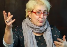 Interjút adott a házi őrizetből Franciaországba szökött orosz újságírónő