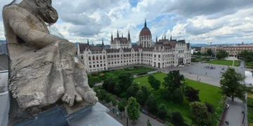 Elfogadta a parlament a médiatörvényt, ami gyökeresen átírja a közmédia működését