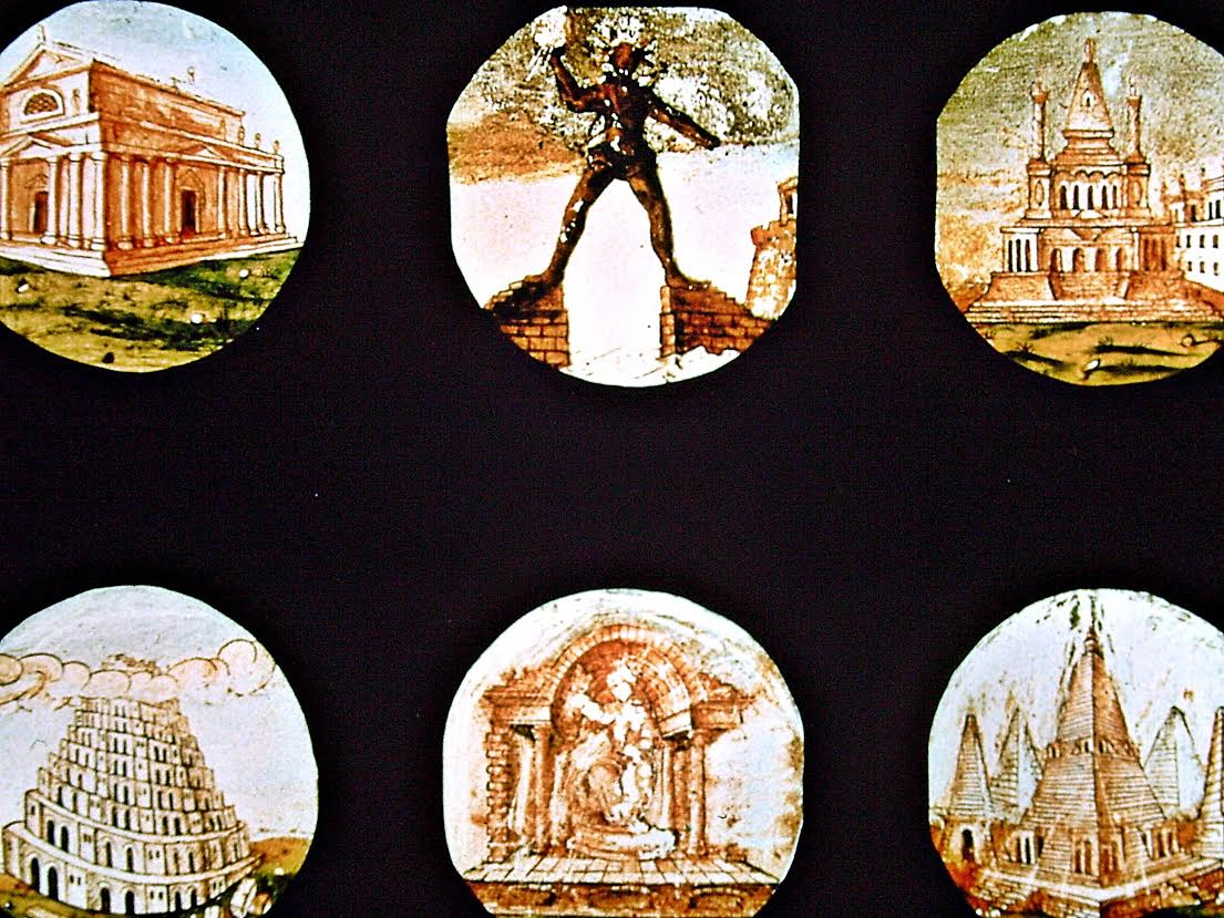 A Sárospatakon található eszközzel vetített üvegképek az ókori világ hét csodáját ábrázolták, kézzel festett üvegdiák, az 1700-as évek elejéről.
