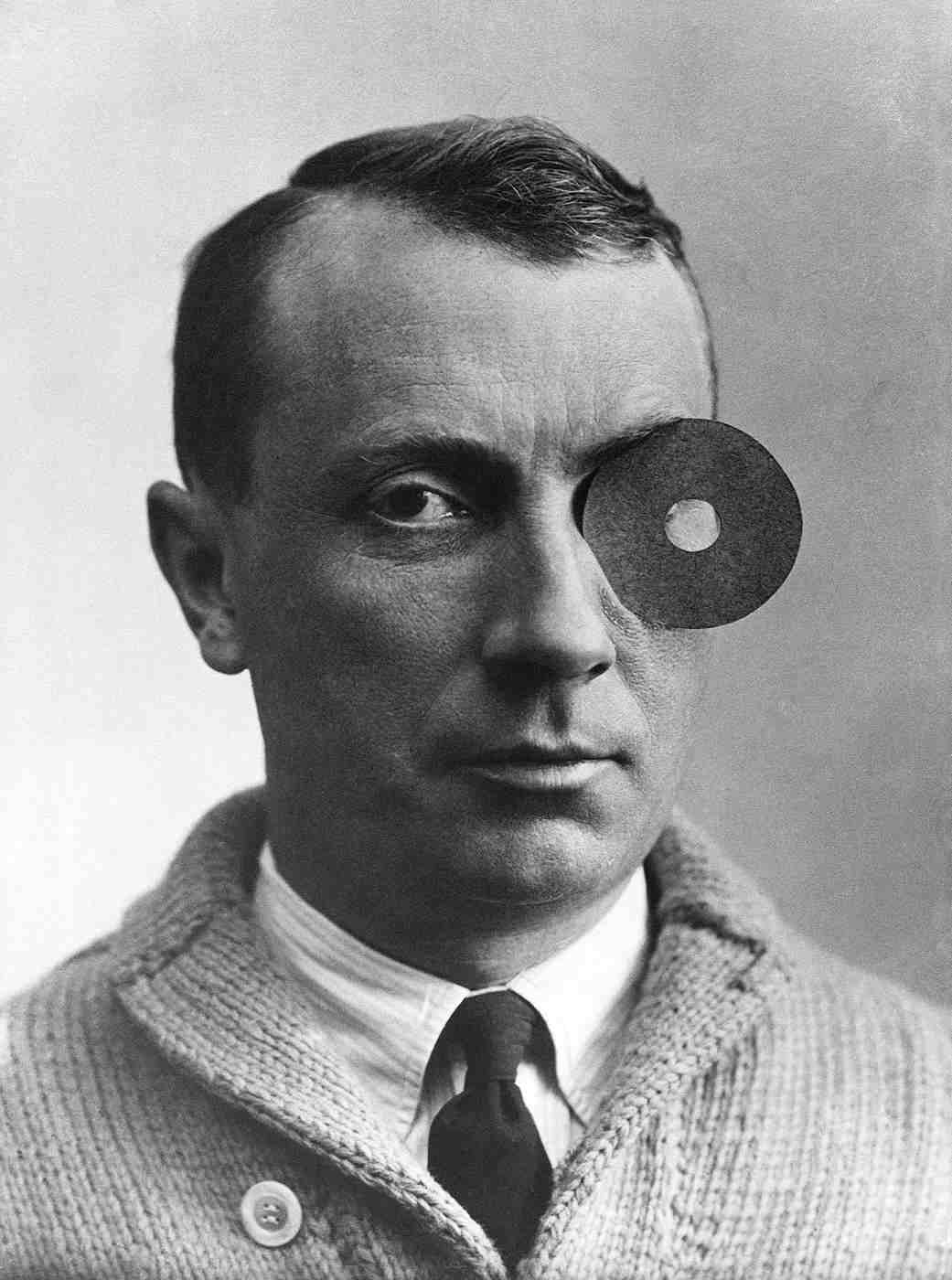 Hans (Jean) Arp német festő és szobrász a dadaizmus egyik fő ideológusa és frontembere