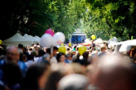 Újságírók dedikálnak a Pozsonyi Pikniken