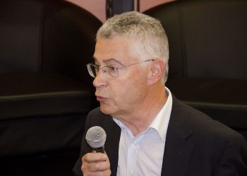 Elhunyt Oplatka András