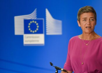 A magyar médiahelyzet miatt az uniós versenyjogi biztosnak írt levelet 16 nemzetközi szervezet