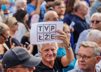 Médiatrükk: 1.5 millió lengyel néző csak az állami tv-t tudja fogni