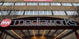 Újabb kormánylap tűnik el a standokról