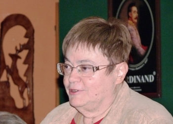 Meghalt Frank Júlia