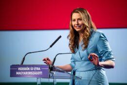 ERRŐL MÉG NEM BESZÉLTEM SENKINEK - László Ágnes újságíró vendége DONÁTH ANNA