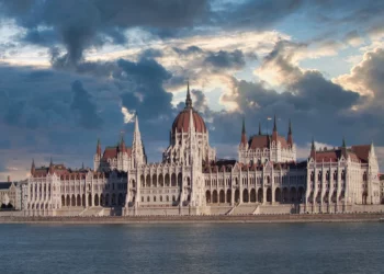 Megszavazta az Országgyűlés a lex PestiSrácokat