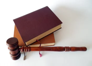 Egy kormánypárti politikust mentett meg elsők között az ítélettől a rágalmazási törvény fideszes módosítása, a lex PestiSrácok