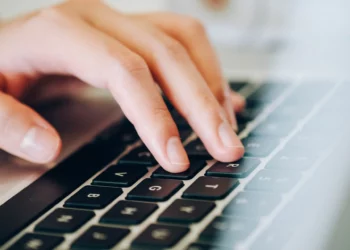 Pályázat online szerkesztői posztra