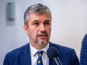 HADHÁZY ÁKOS lesz László Ágnes újságíró vendége