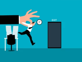 Kirúgták L. Simon Lászlót