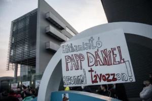 Az EU-ban a magyarok bíznak legkevésbé a közmédia hitelességében