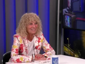 Hatvan&nbsp;év harminc percben –&nbsp;Életinterjú&nbsp;László Ágnes újságíróval