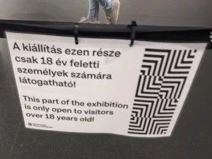 Elkordonoztak egy melegeket ábrázoló fotósorozatot a Néprajzi Múzeumban egy két hónapja nyílt kiállításon