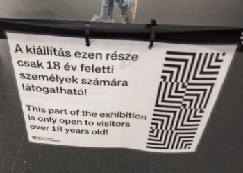 Elkordonoztak egy melegeket ábrázoló fotósorozatot a Néprajzi Múzeumban egy két hónapja nyílt kiállításon