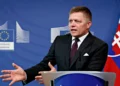 Kizárta a neki nem tetsző újságírókat a kormányülések helyszínéről Robert Fico szlovák miniszterelnök