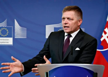 Kizárta a neki nem tetsző újságírókat a kormányülések helyszínéről Robert Fico szlovák miniszterelnök