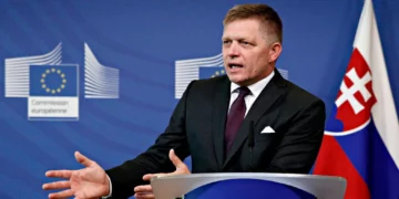 Kizárta a neki nem tetsző újságírókat a kormányülések helyszínéről Robert Fico szlovák miniszterelnök