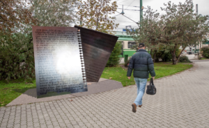 Adakozzunk Horthyliget áldozatainak emlékművére!