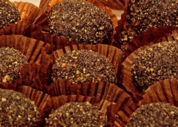 Gyöngyöző tokaji borokkal és vegán süteményekkel búcsúztattuk 2023-at