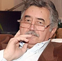 Csizma az asztalon – Ráhatás vagy sodródás?