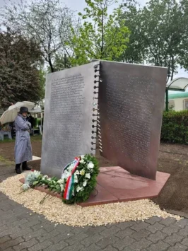 Sajtónapi megemlékezés Horthyliget áldozatainak emlékművénél