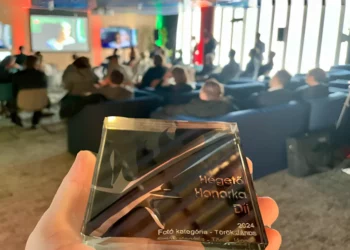 Hégető Honorka-díjat kapott Török János, a MÚOSZ fotósiskolájának volt hallgatója