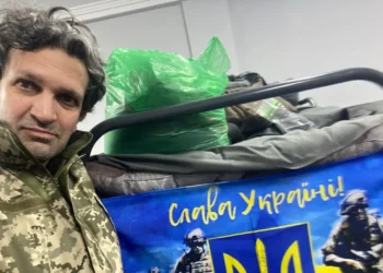 Puskára cserélte a mikrofonját egy iráni újságíró, hogy segítsen Ukrajna védelmében