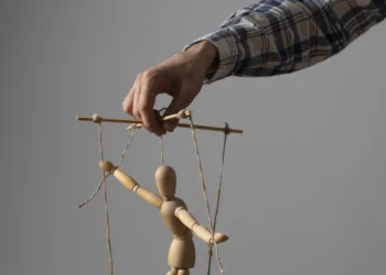 A manipuláció mint rejtett befolyásolási forma