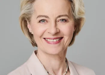 Az Európai Bizottság elnöke korhatárhoz kötné a közösségi médiát