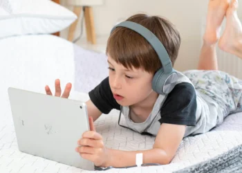 Világelsőként Ausztráliában betiltották a közösségi médiát 16 év alatt