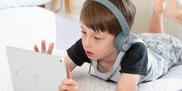 Világelsőként Ausztráliában betiltották a közösségi médiát 16 év alatt