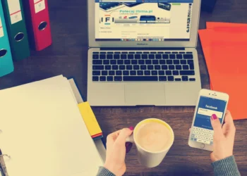 Az EP-képviselők 16 éves korhatárhoz kötnék a közösségi média használatát