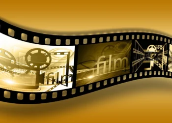 TÖREDÉKEK EGY MOZIBOLOND ÉLETÉBŐL