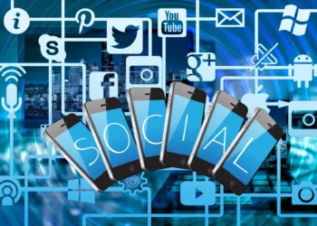 Fideszes kamu profilokkal próbálják erősíteni a digitális teret?